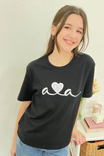 Lade das Bild in den Galerie-Viewer, AVA LOVES YOU T-SHIRT DARK
